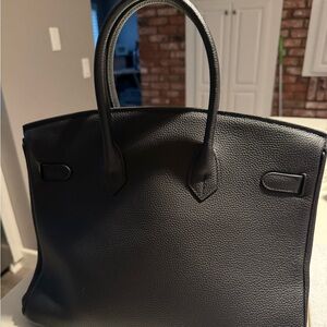 Elegant Black Leather Handbag